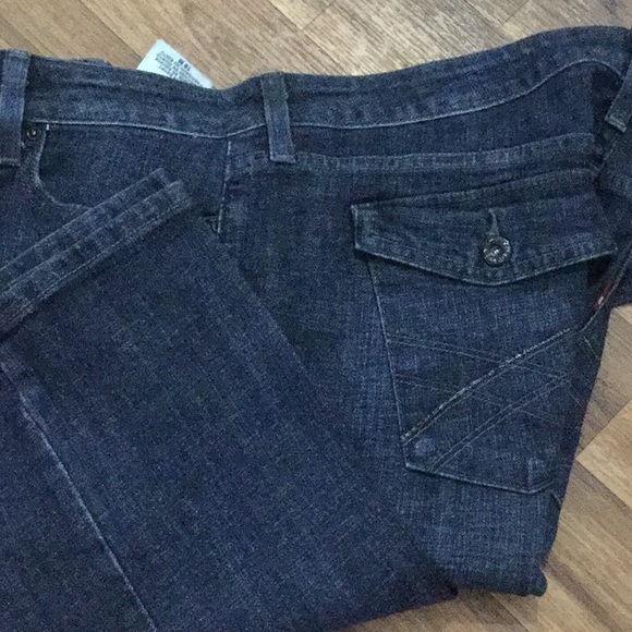 Levi Low Rise - Picture 2 of 8